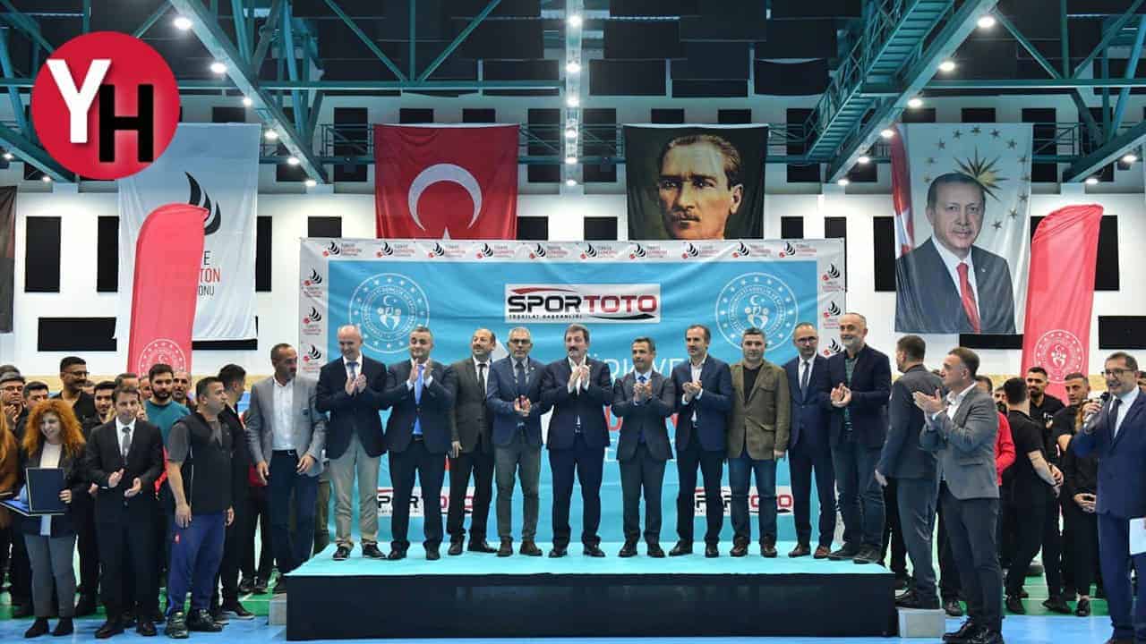 19-yas-alti-turkiye-badminton-sampiyonasi-samsunda-basladi.jpg