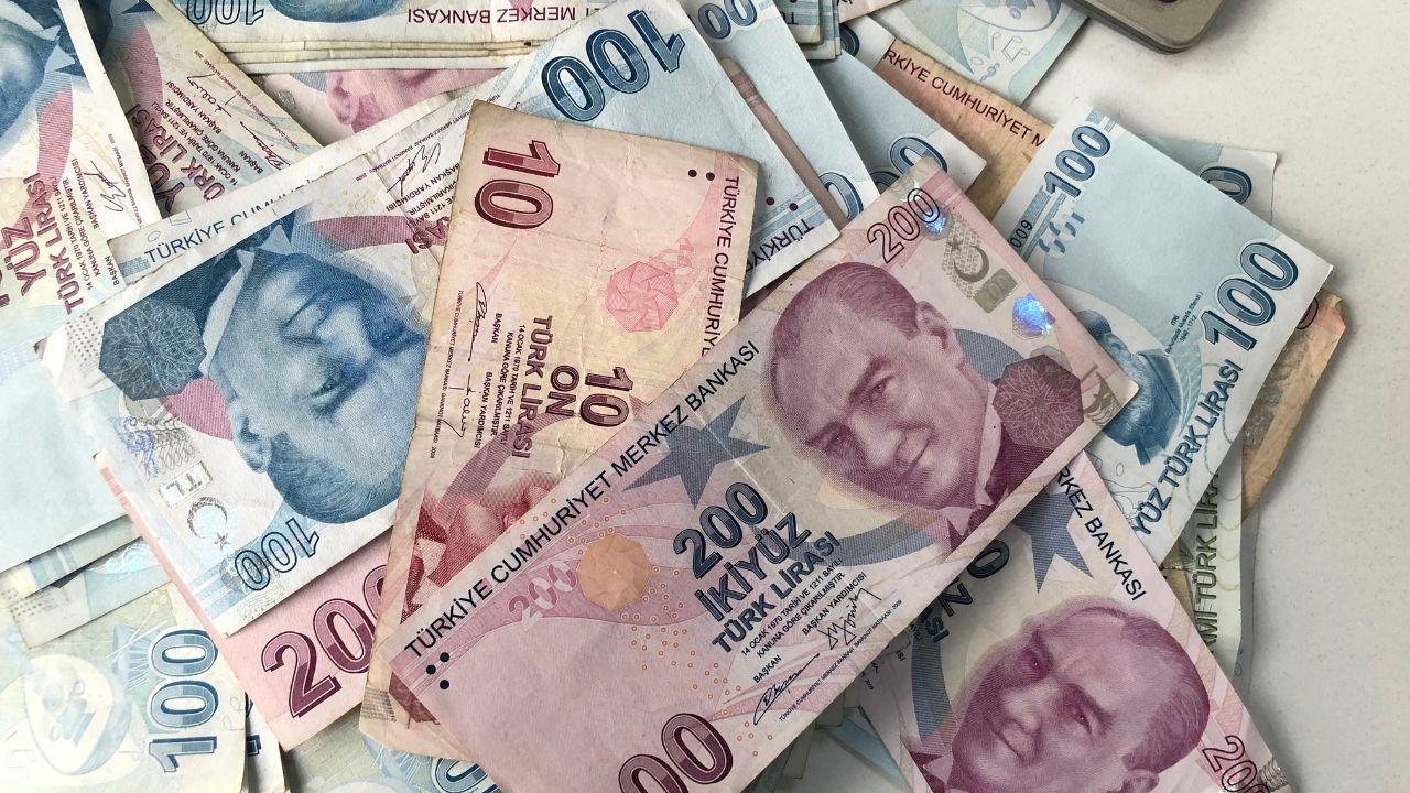 İhtiyaç Kredisi Faiz Oranları Güncellendi 12 Ay Vadeli 100 Bin Lira Geri Ödeme Tutarları Açıklandı