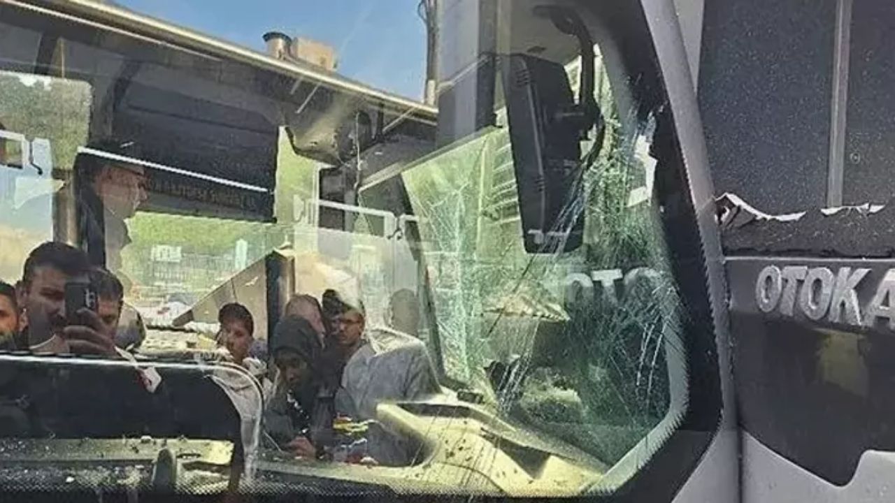 İstanbul'da 15 Temmuz Şehitler Köprüsü'nde Metrobüs Kazası 3 Yaralı