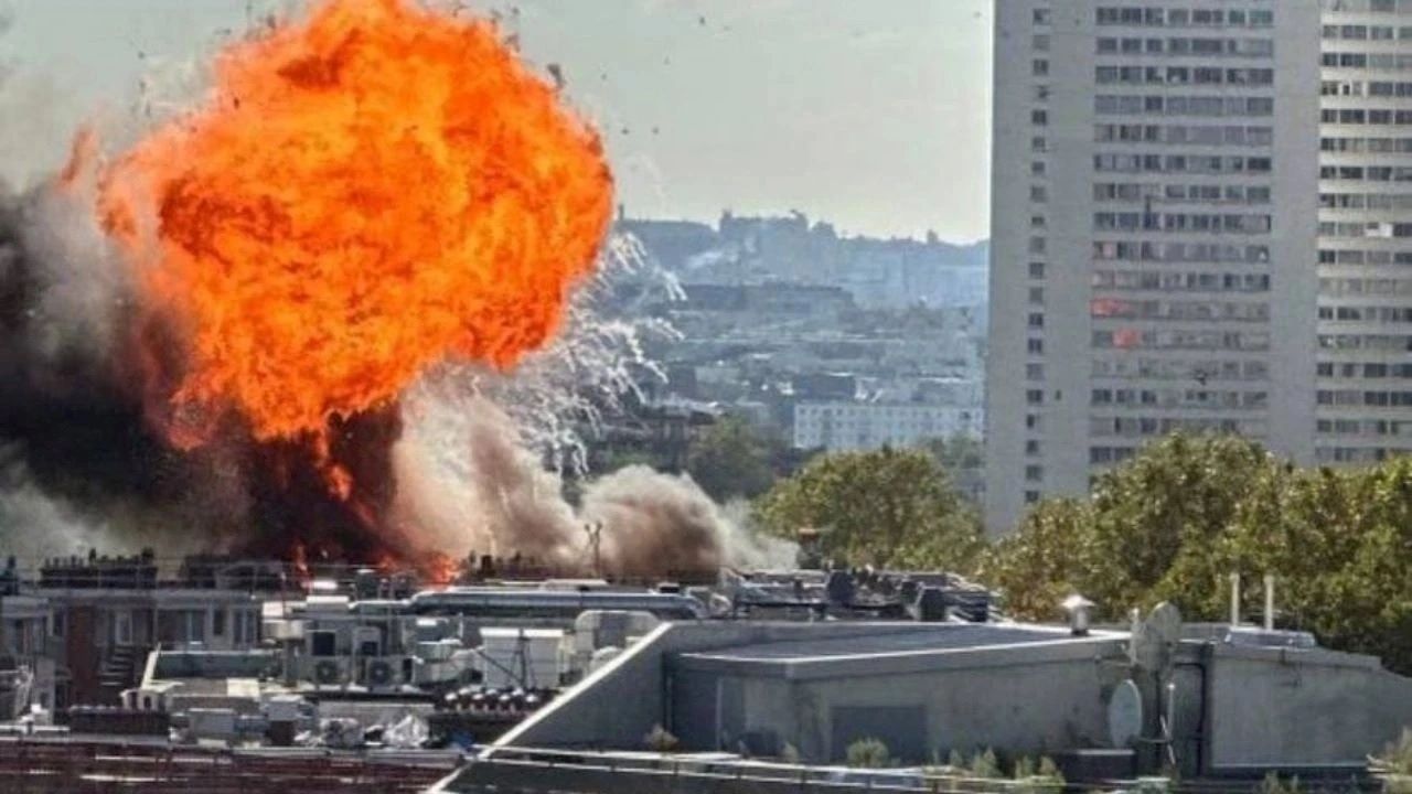 Paris'te Şiddetli Patlamalar Avenue d'Ivry'de Yangın Çıktı