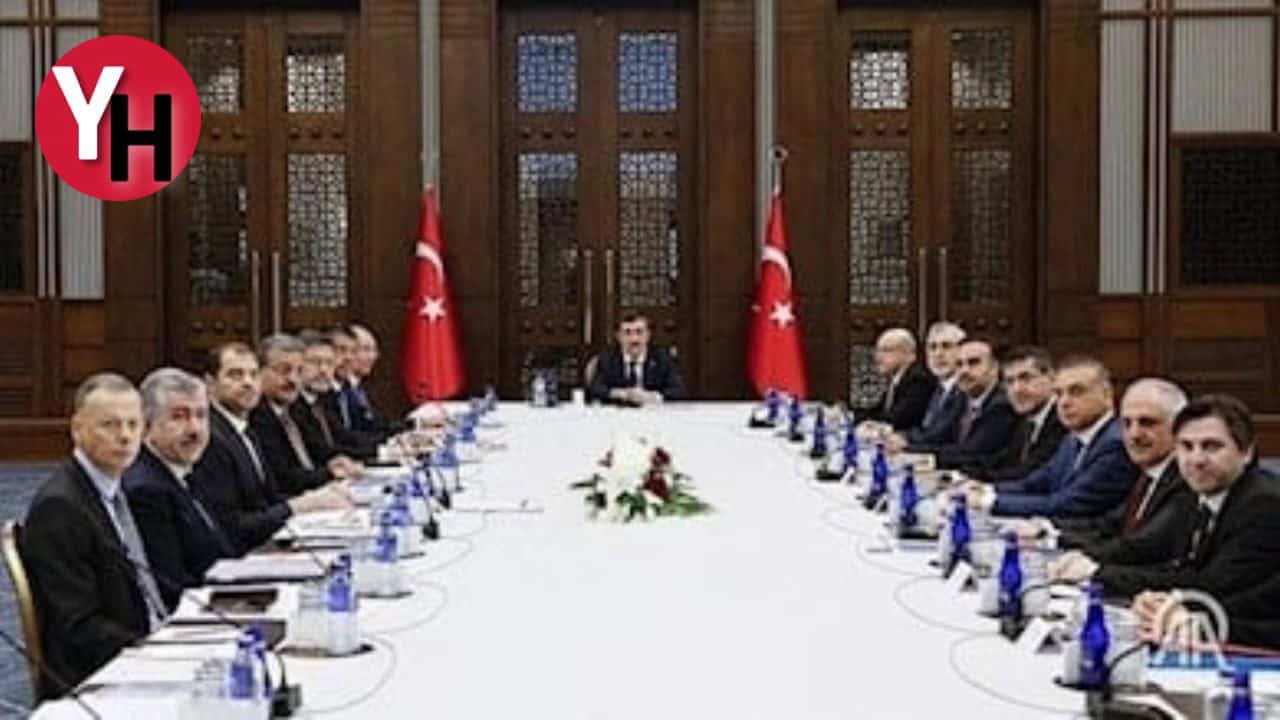 akpli-yetkililerin-ekonomi-toplantisina-katilimi-parti-devlet-iliskileri-ve-elestiriler.jpg