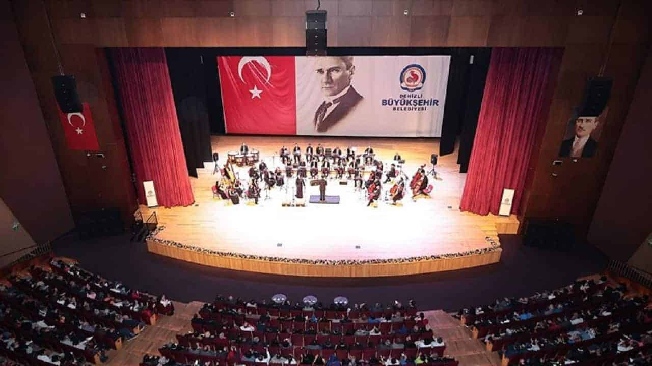 denizli-buyuksehir-belediyesi-pence-kilit-operasyonunda-sehit-dusen-askerler-icin-planlanan-konserleri-saygi-nedeniyle-iptal-etti.jpg