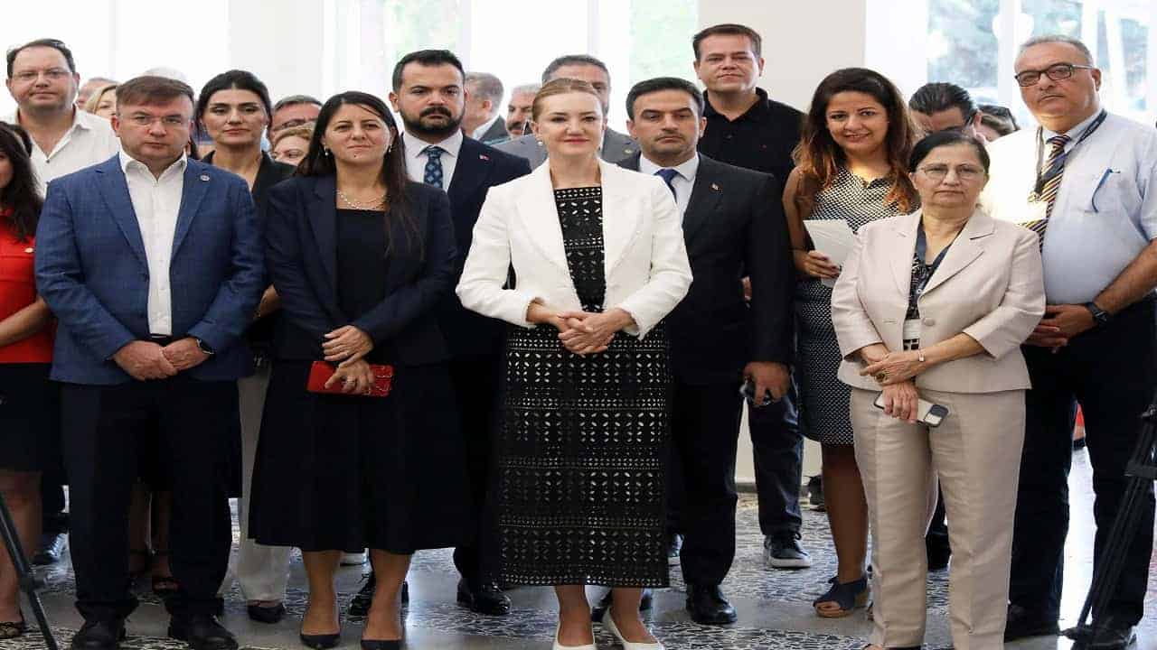 deu-izmirin-kurtulusunun-101-yilinda-anlamli-sergi-duzenledi.jpg