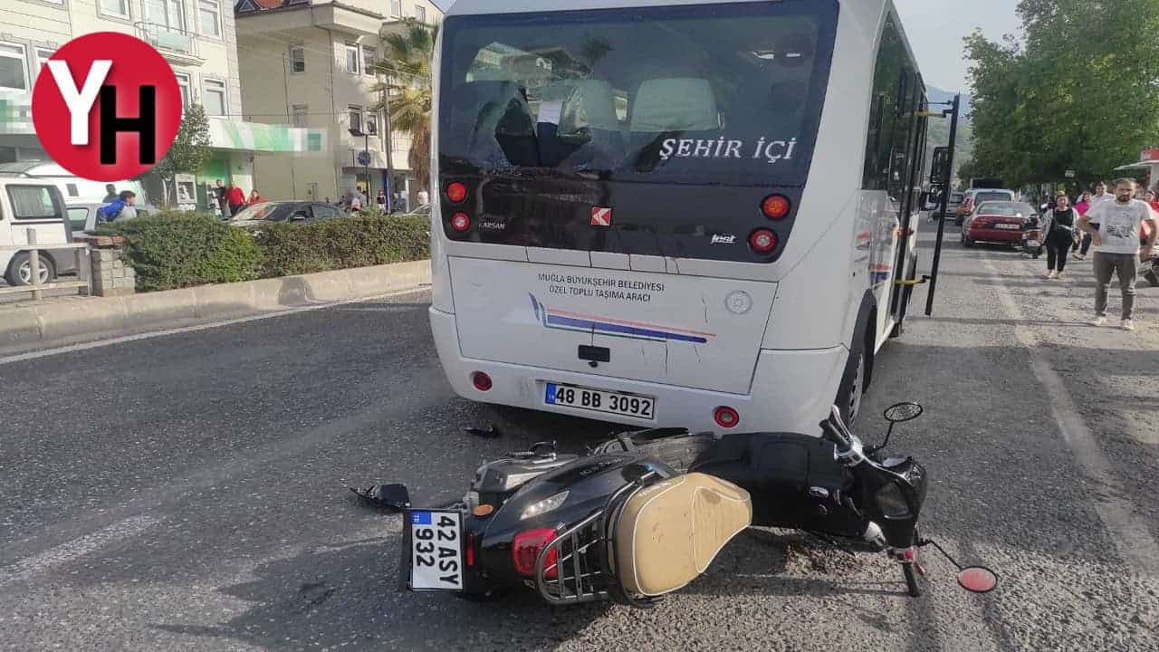 fethiyede-minibuse-carpan-motosiklet-surucusu-hayatini-kaybetti.jpg