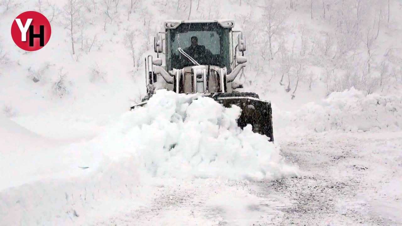 karsta-kar-firtinasi-33-koy-yolu-ulasima-kapandi.jpg