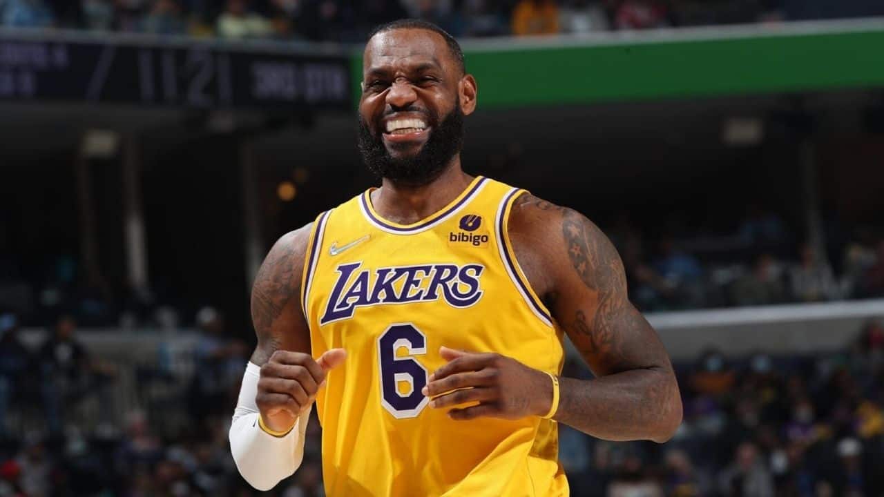 lebron-james-los-angeles-lakers-ile-sozlesme-uzatti.jpg