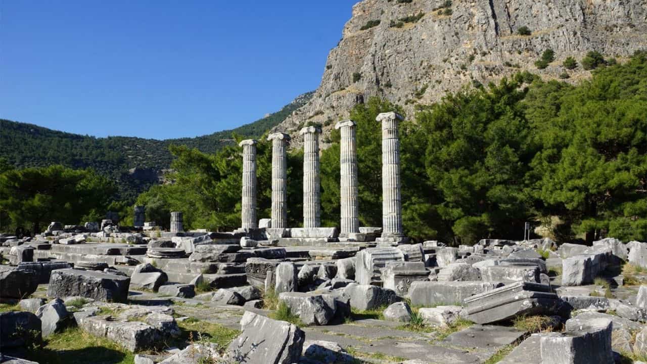 priene-antik-kenti-2.jpg