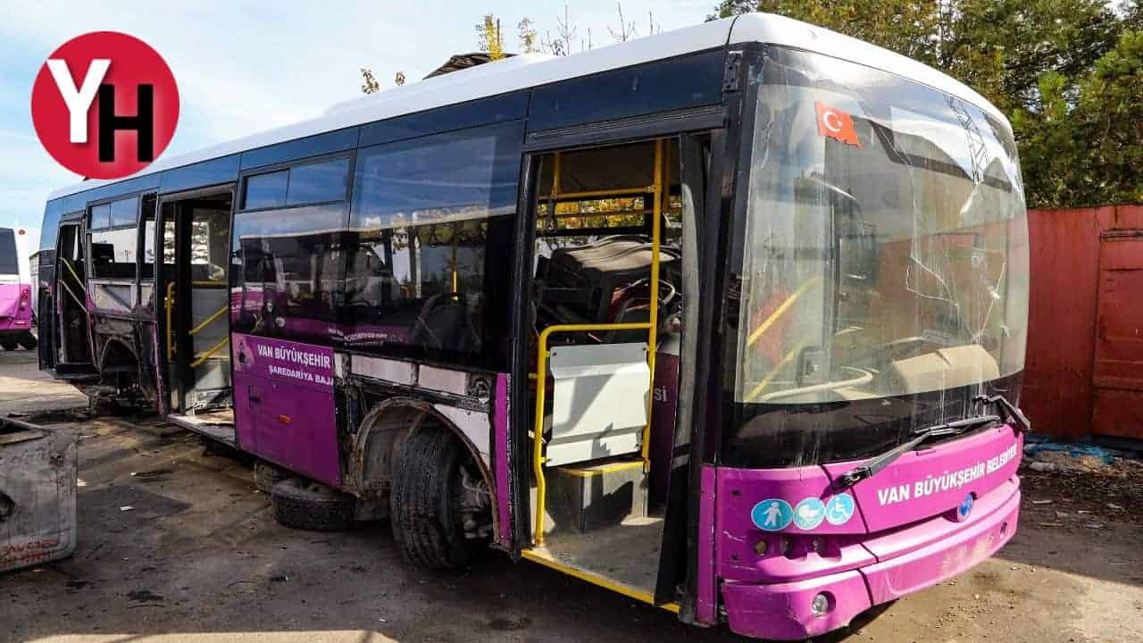 van-buyuksehir-belediyesi-hasarli-15-otobusu-onarip-yeniden-hizmete-sundu.jpg