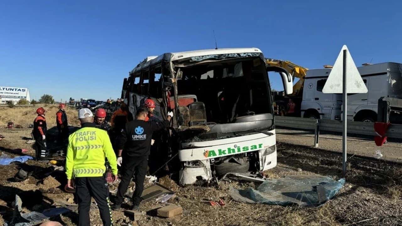 Aksaray'daki Tur Otobüsü Kazasında Ölü Sayısı 7'ye Yükseldi