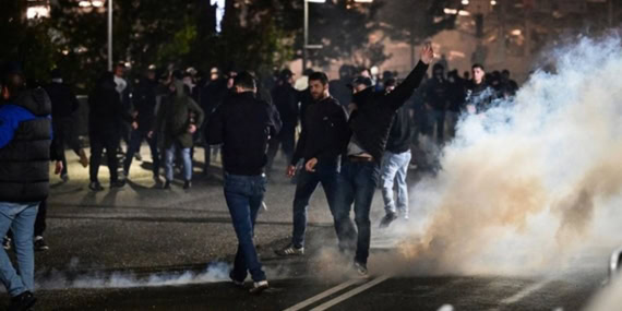 Beşiktaş'ın Galibiyeti Sonrası Lyon Sokaklarında Gerginlik 8 Taraftar Gözaltında!