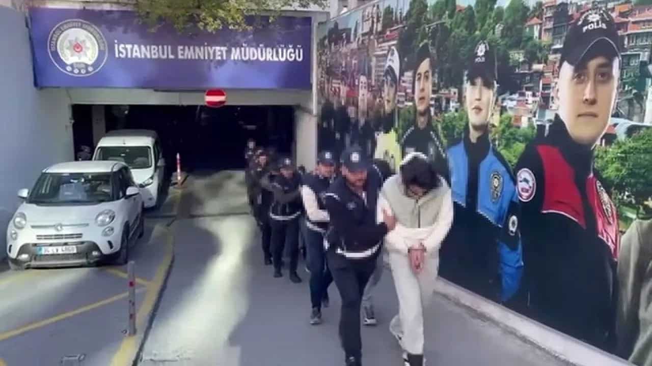 _İstanbul’da Sahte Pasaport Çetesi Çökertildi 13 Kişi Gözaltında