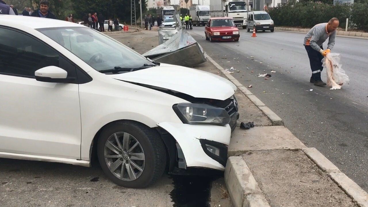 Mersin'de Direksiyon Hakimiyetini Kaybeden Otomobil, Yaya Kadının Hayatına Mal Oldu