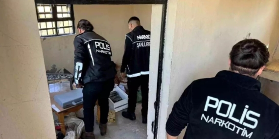 Şanlıurfa'da Asayiş Uygulaması 16 Aranan Şahıs Yakalandı, Uyuşturucu ve Silah Ele Geçirildi