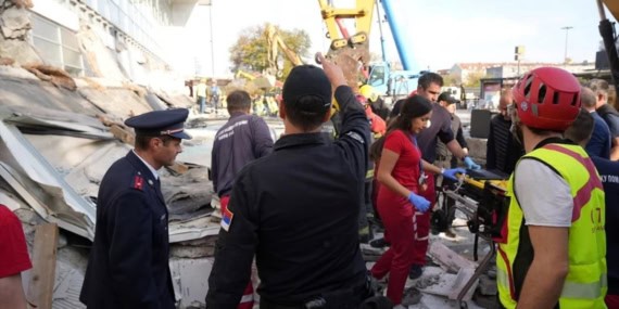 Tren İstasyonunun Çatısı Çöktü, 11 Kişi Hayatını Kaybetti